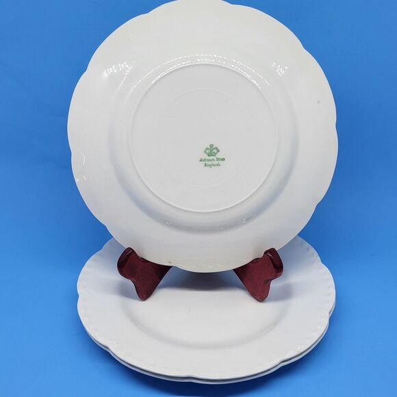 Johnson Brothers 3 Vintage White Scalloped Beaded Edge 8 3/4" Salad Plates READ - Picture 4 of 9